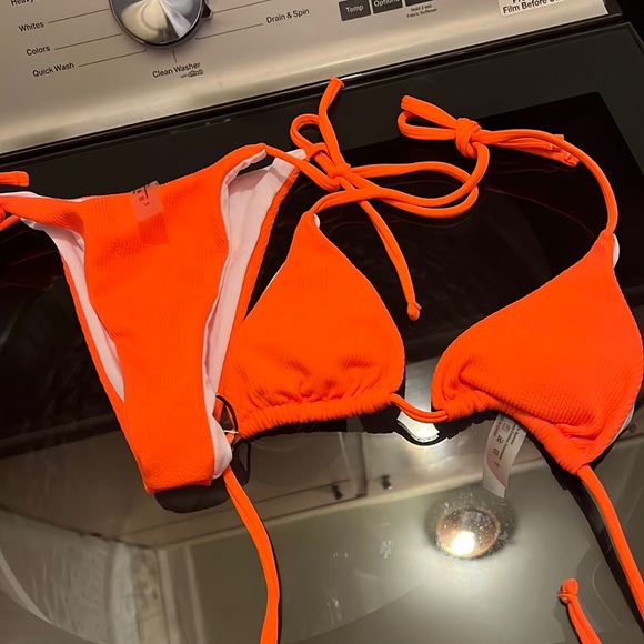 Orange bikini - Picture 1 of 5